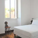 Feliz In Hotel