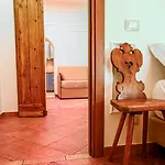 Feliz In Hotel