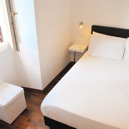 Feliz In Отель Рим