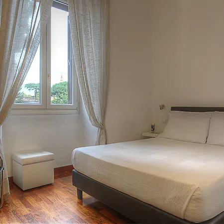 Отель Feliz In 5*